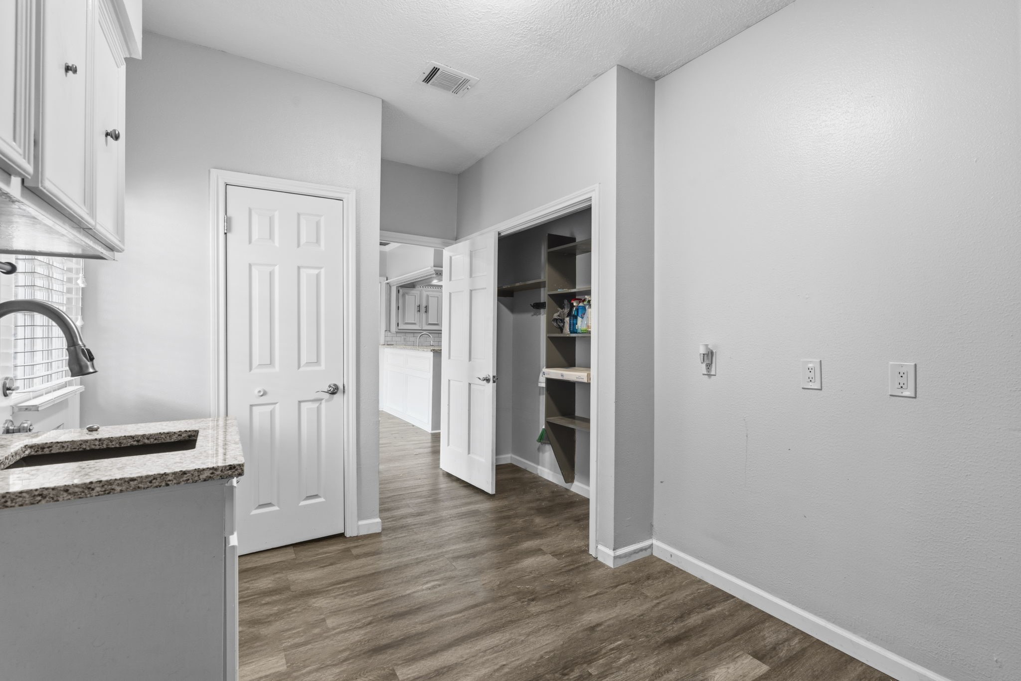 18326 Lake Oaks Drive Spring, TX 77388 - Photo 17 of 37 Oversized laundry room