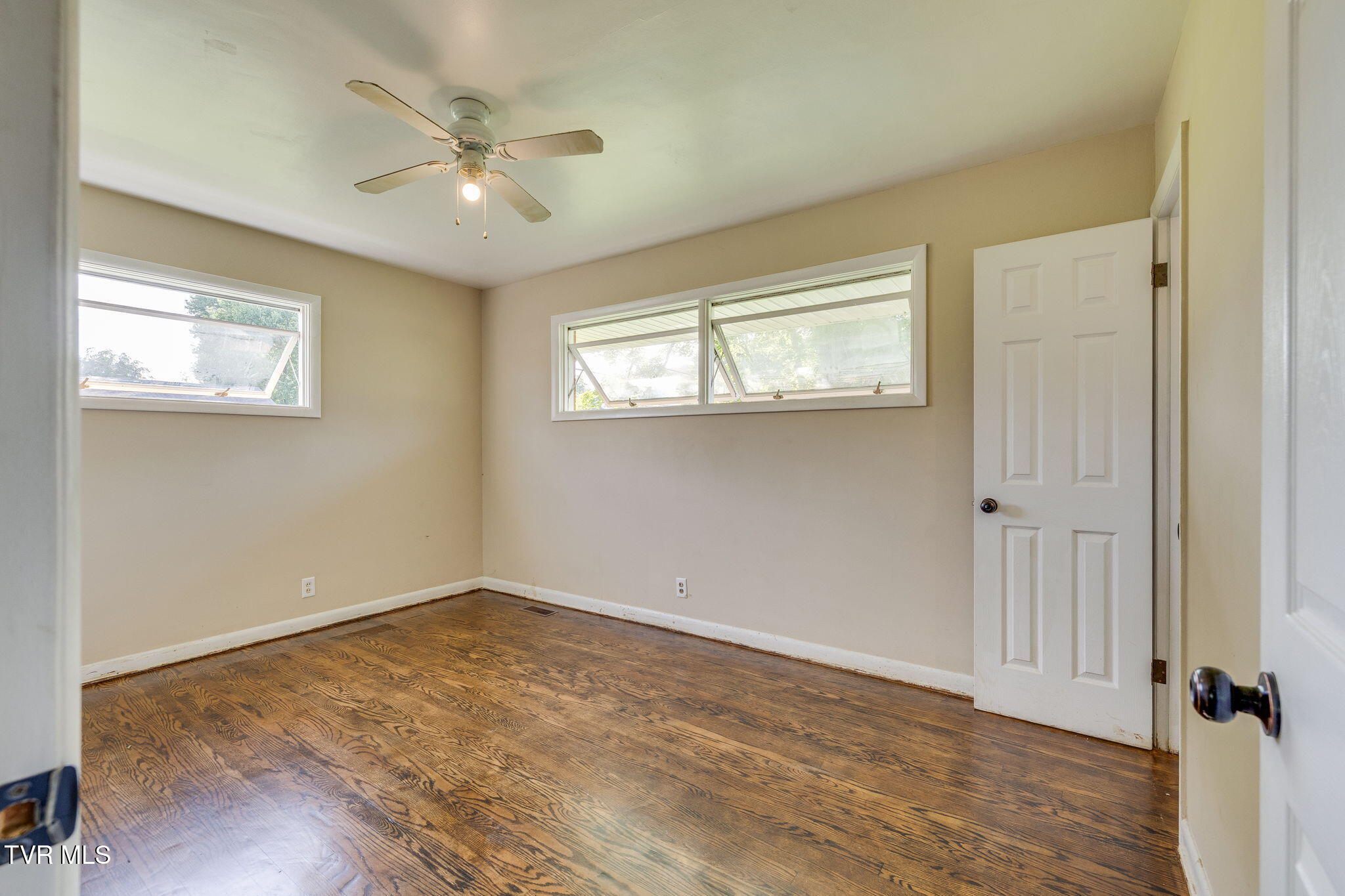 412 Colonial Heights Road Kingsport, TN 37663 - Photo 14 of 29 016