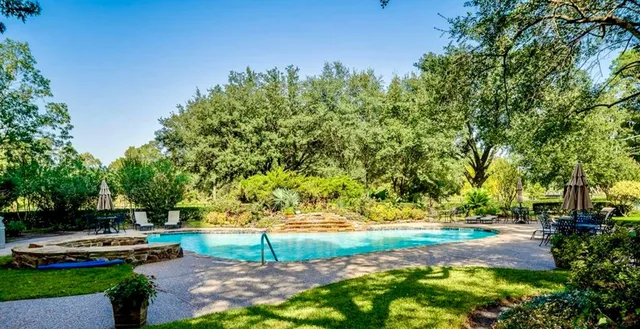 a roof view with sitting space
