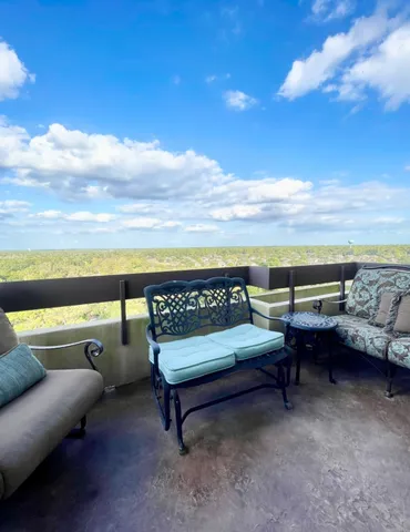 $289,900 | 14655 East Champion Forest Drive East, Unit 1402, Houston, TX 77069