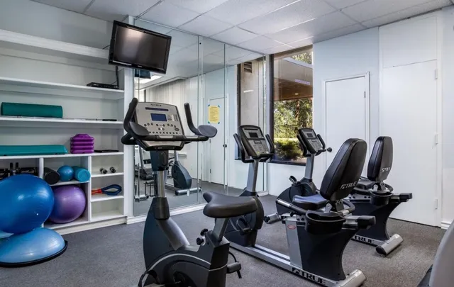 $289,900 | 14655 East Champion Forest Drive East, Unit 1402, Houston, TX 77069