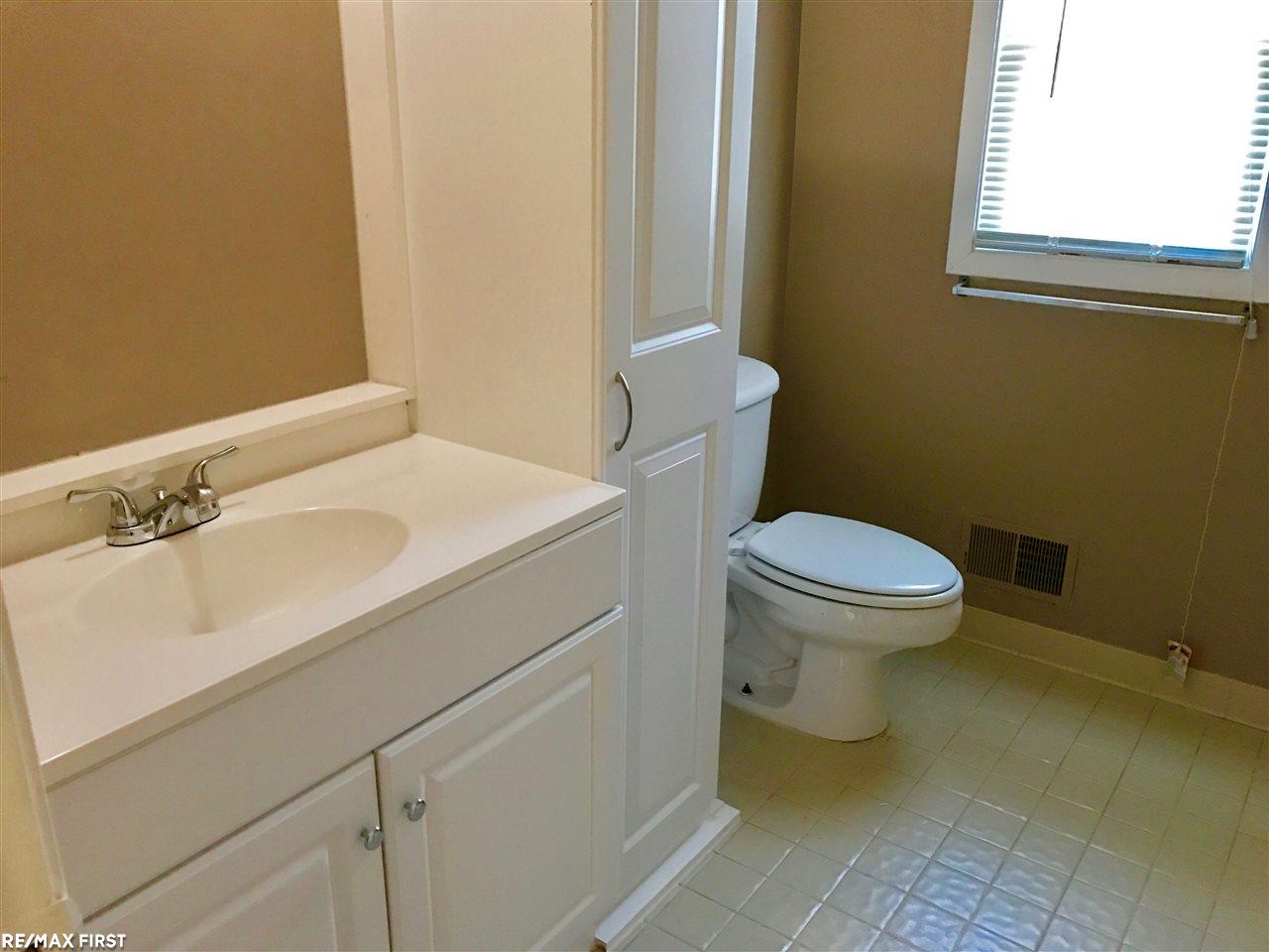 18191 21 Mile Road Macomb, MI 48044 - Photo 6 of 10 31308617-5.JPG