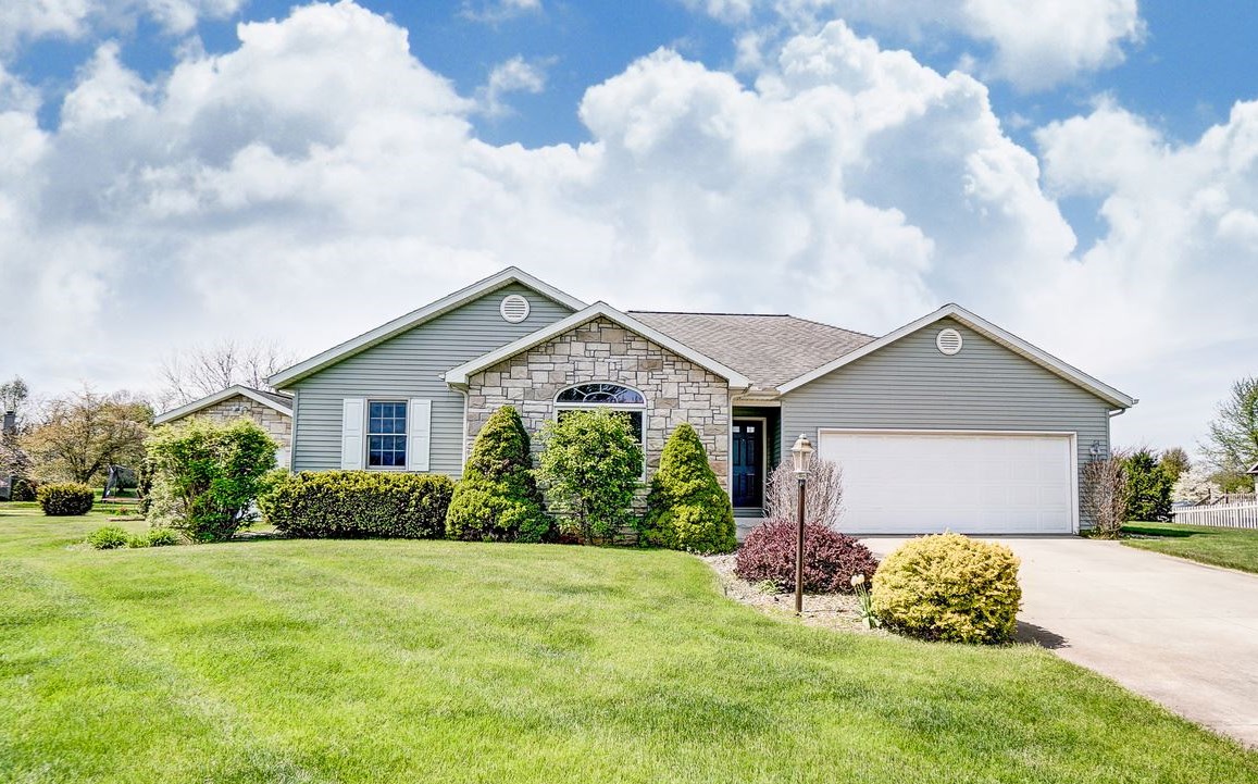 1618 West Briaridge Road Warsaw, IN 46580 - Photo 1 of 36 Gallery Image 1