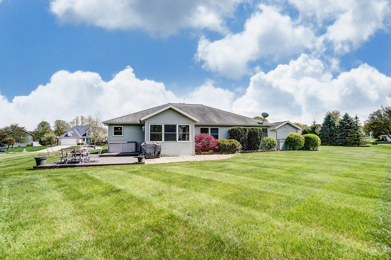 1618 West Briaridge Road Warsaw, IN 46580 - Photo 3 of 36 Gallery Image 3