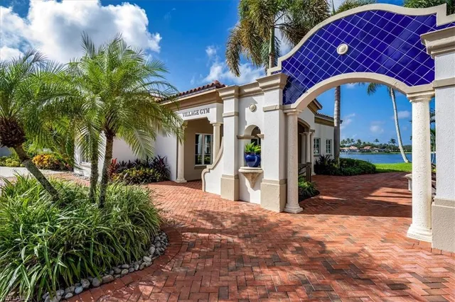 $899,999 | 3833 Huelva Court, Naples, FL 34109