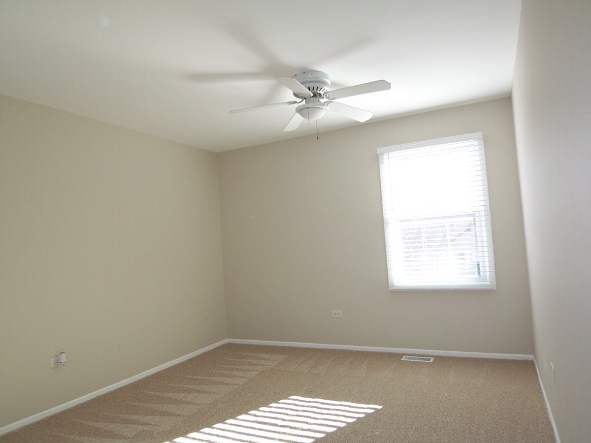 249 Nantucket Harbor Schaumburg, IL 60193 - Photo 17 of 26 an empty room with windows and fan