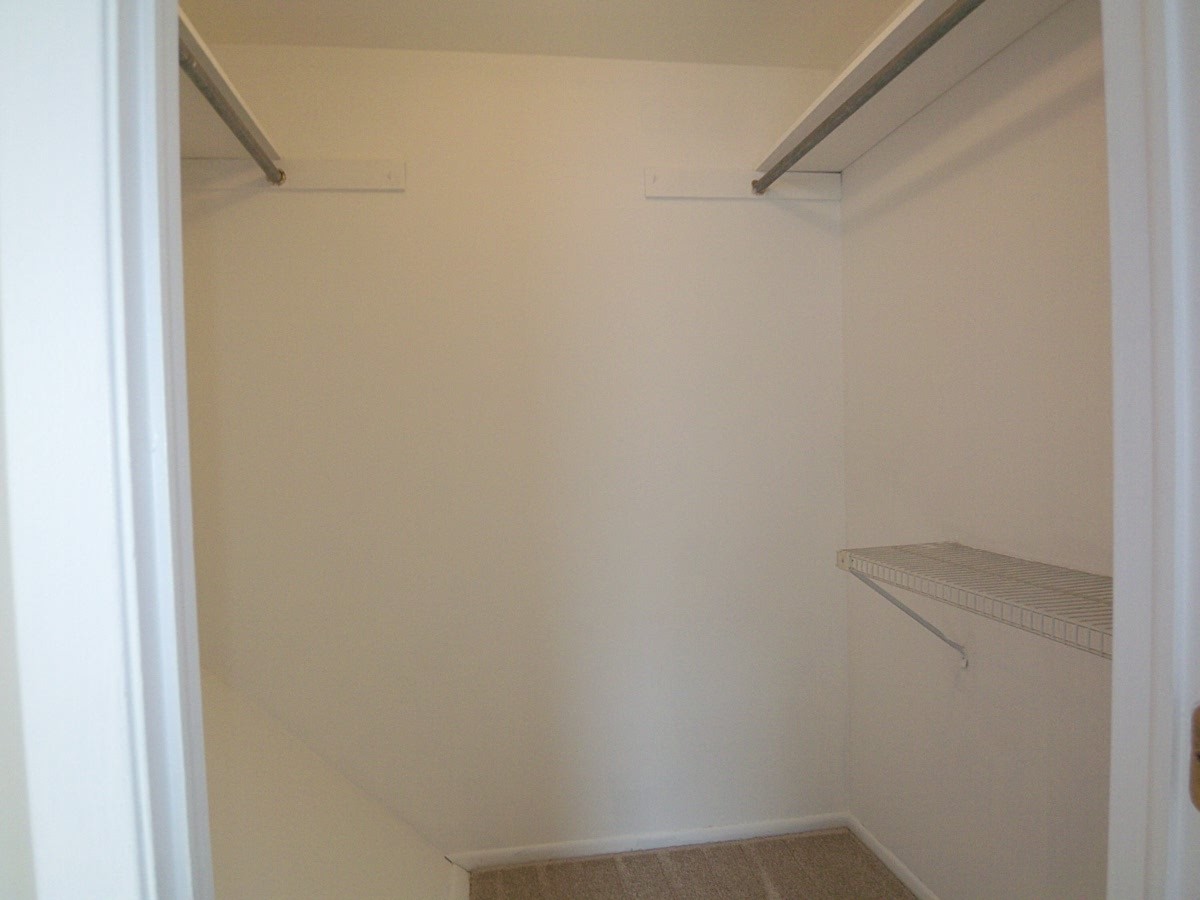 249 Nantucket Harbor Schaumburg, IL 60193 - Photo 18 of 26 a view of a small space