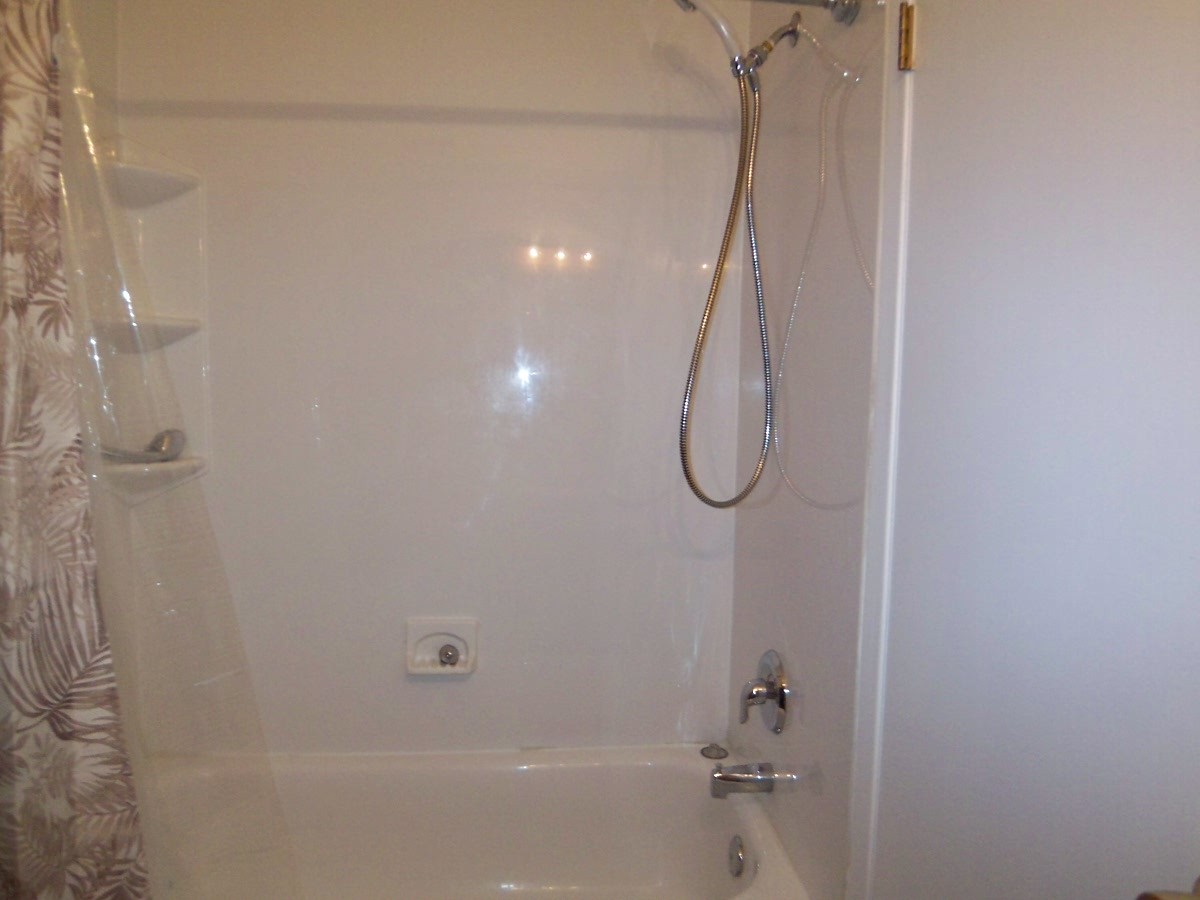 249 Nantucket Harbor Schaumburg, IL 60193 - Photo 20 of 26 a bathroom with a shower