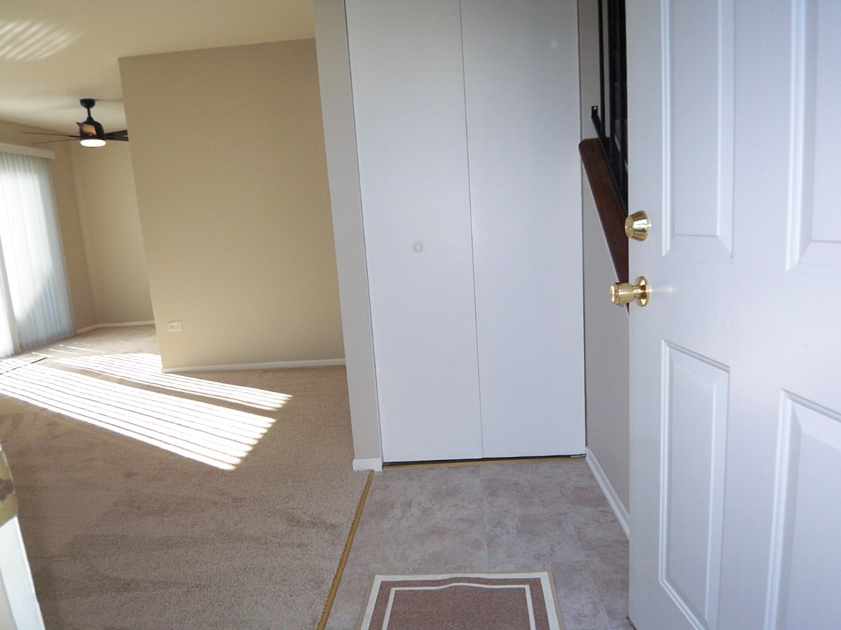 249 Nantucket Harbor Schaumburg, IL 60193 - Photo 2 of 26