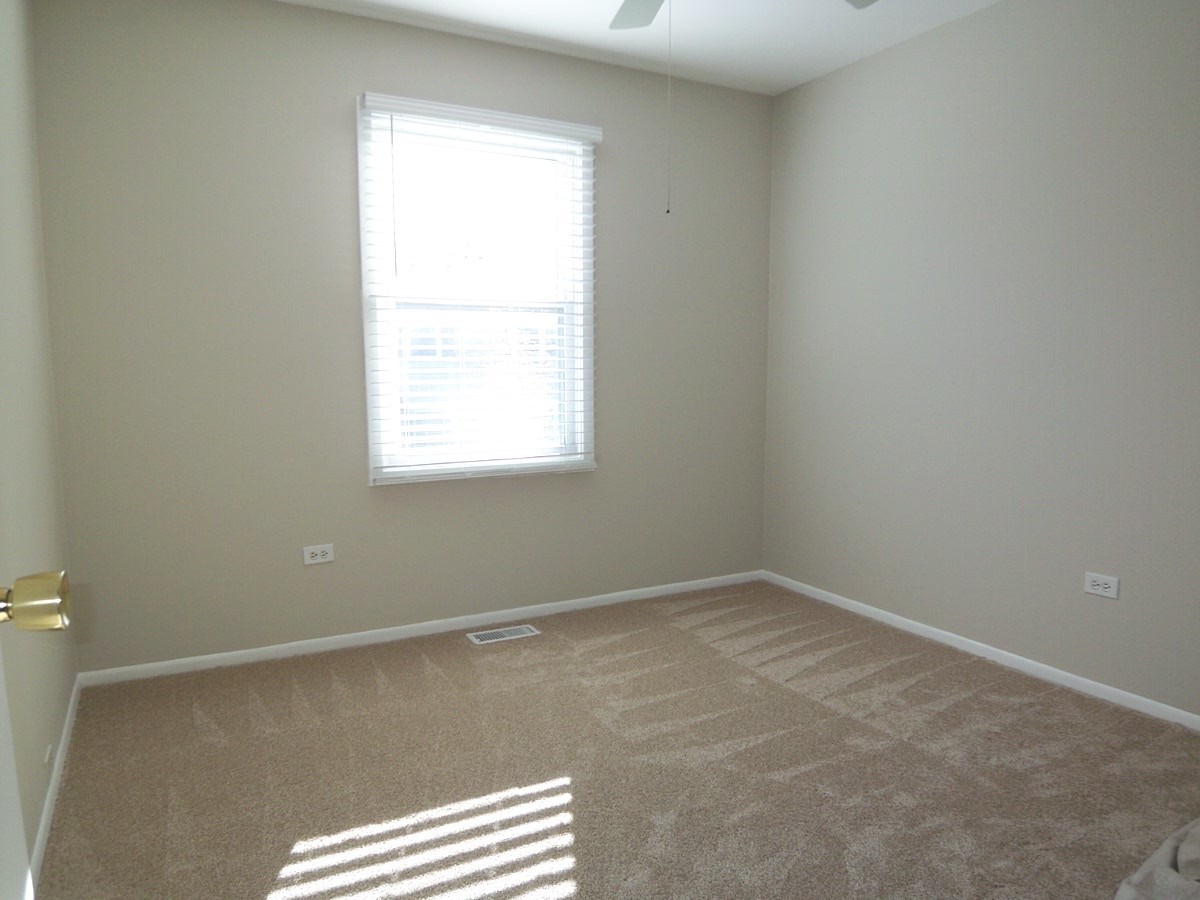 249 Nantucket Harbor Schaumburg, IL 60193 - Photo 22 of 26 an empty room with a window