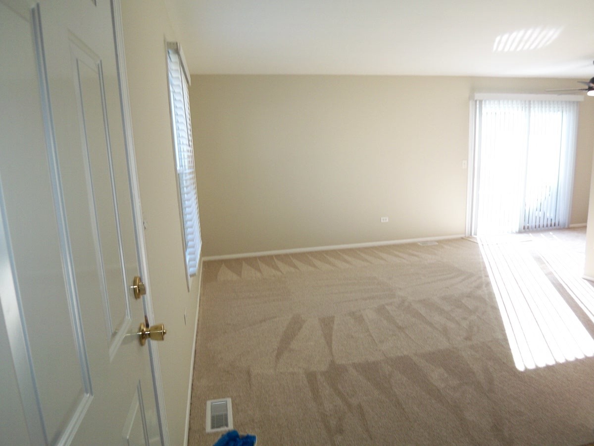 249 Nantucket Harbor Schaumburg, IL 60193 - Photo 3 of 26 an empty room with a window