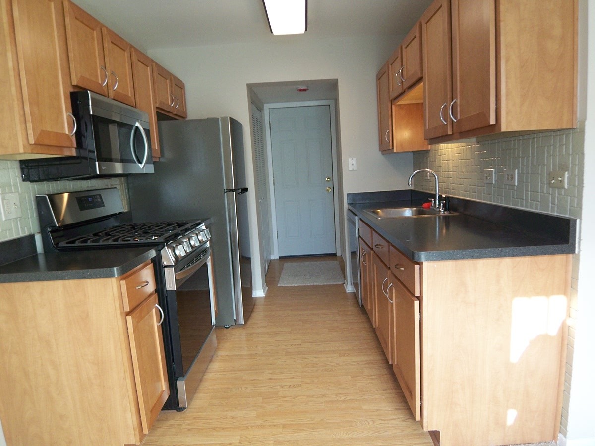 249 Nantucket Harbor Schaumburg, IL 60193 - Photo 10 of 26 a kitchen with stainless steel appliances granite countertop a sink stove and refrigerator