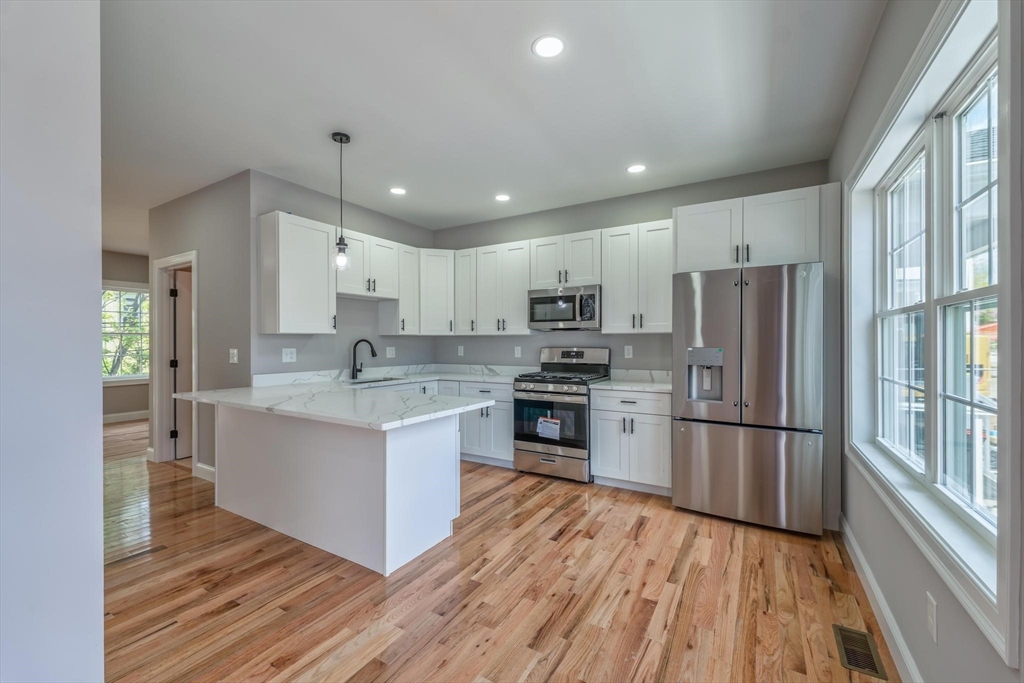 364 High Street Fall River, MA 02720 - Photo 4 of 34