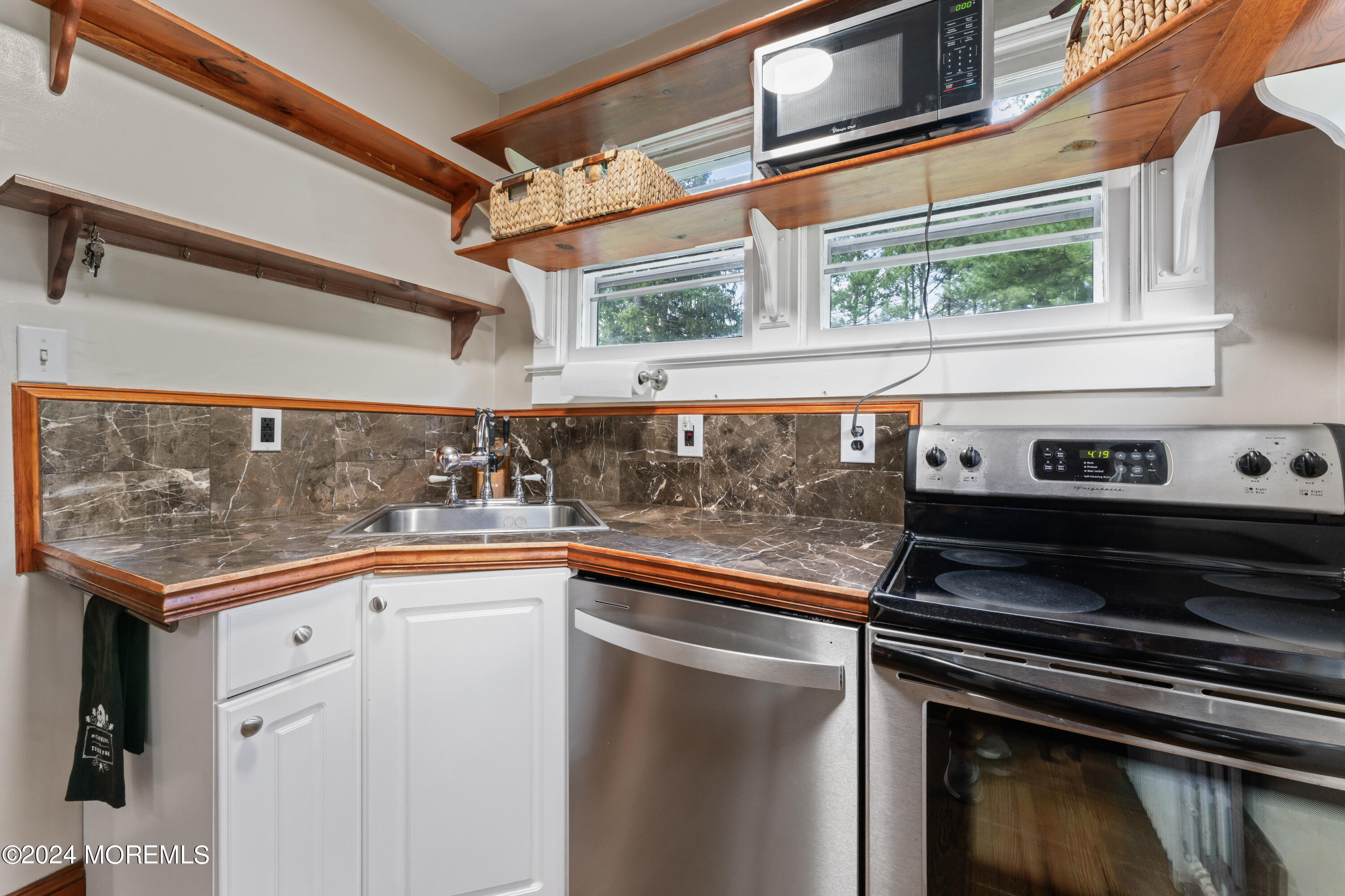 33 Bethany Road Hazlet, NJ 07730 - Photo 6 of 18 print_quality-HOM00320