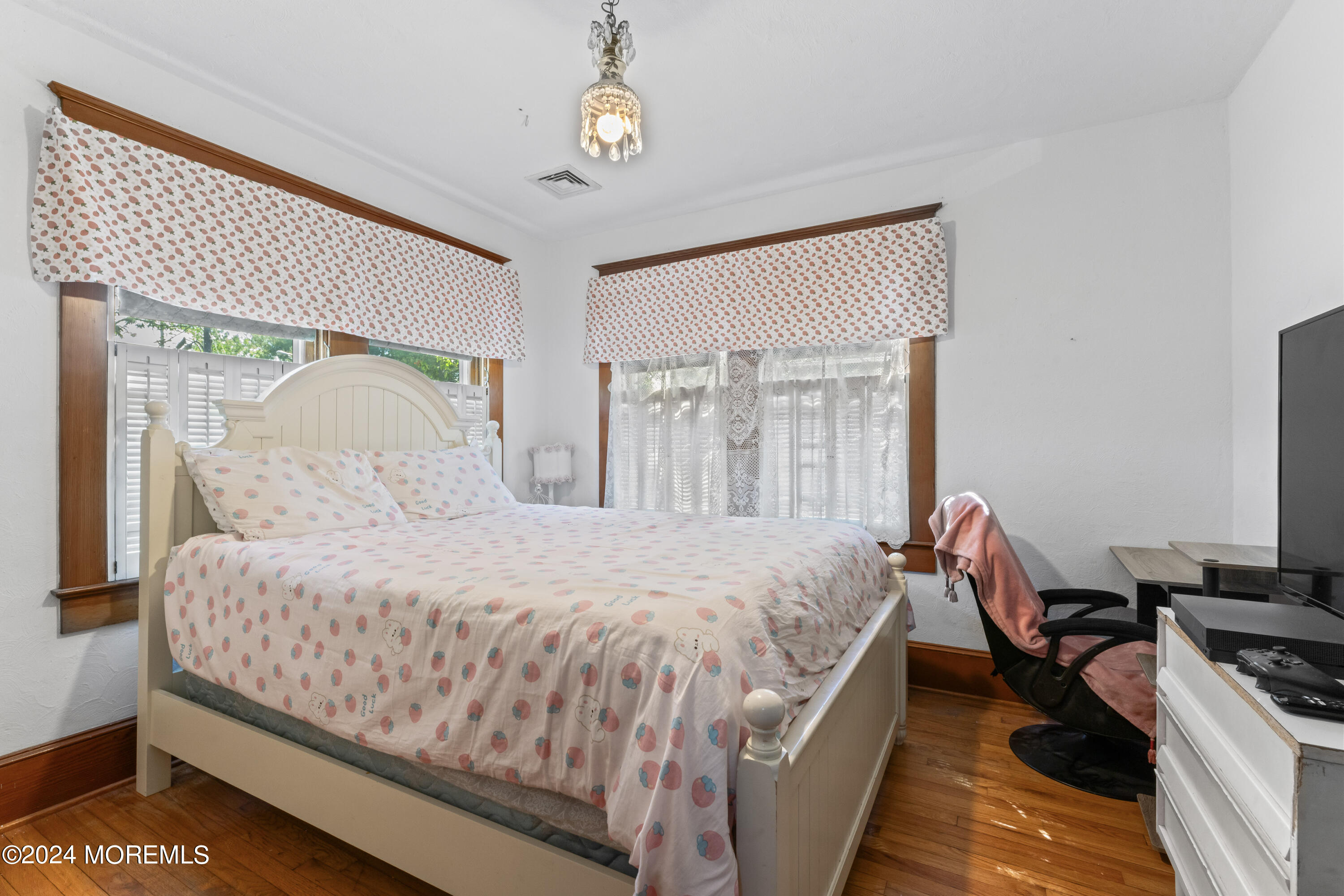 33 Bethany Road Hazlet, NJ 07730 - Photo 7 of 18 print_quality-HOM00265 (2)