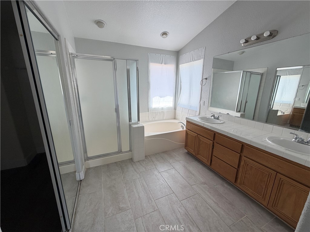 14870 Rodeo Way Fontana, CA 92336 - Photo 16 of 23