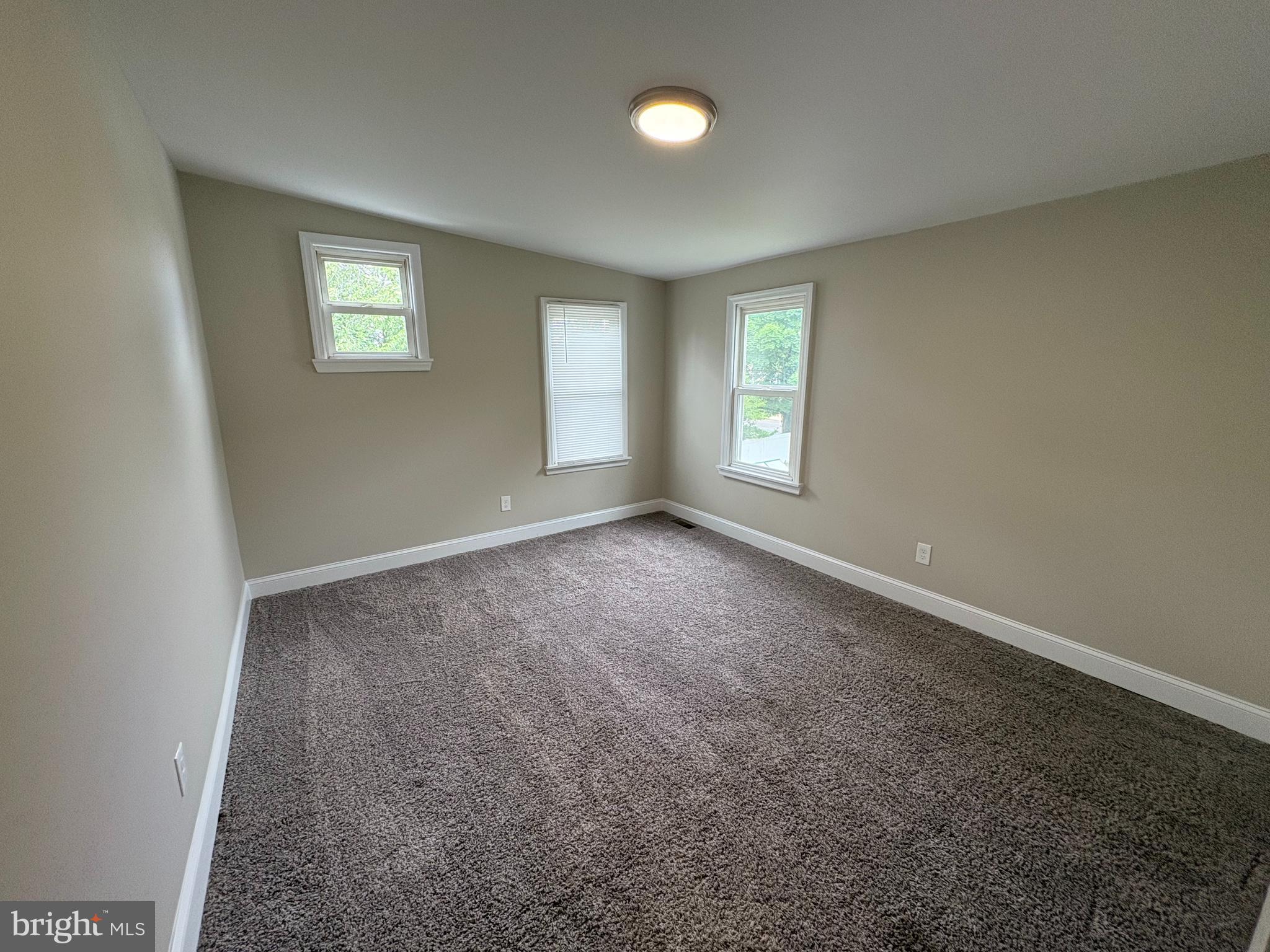 806 High Street Burlington, NJ 08016 - Photo 5 of 16
