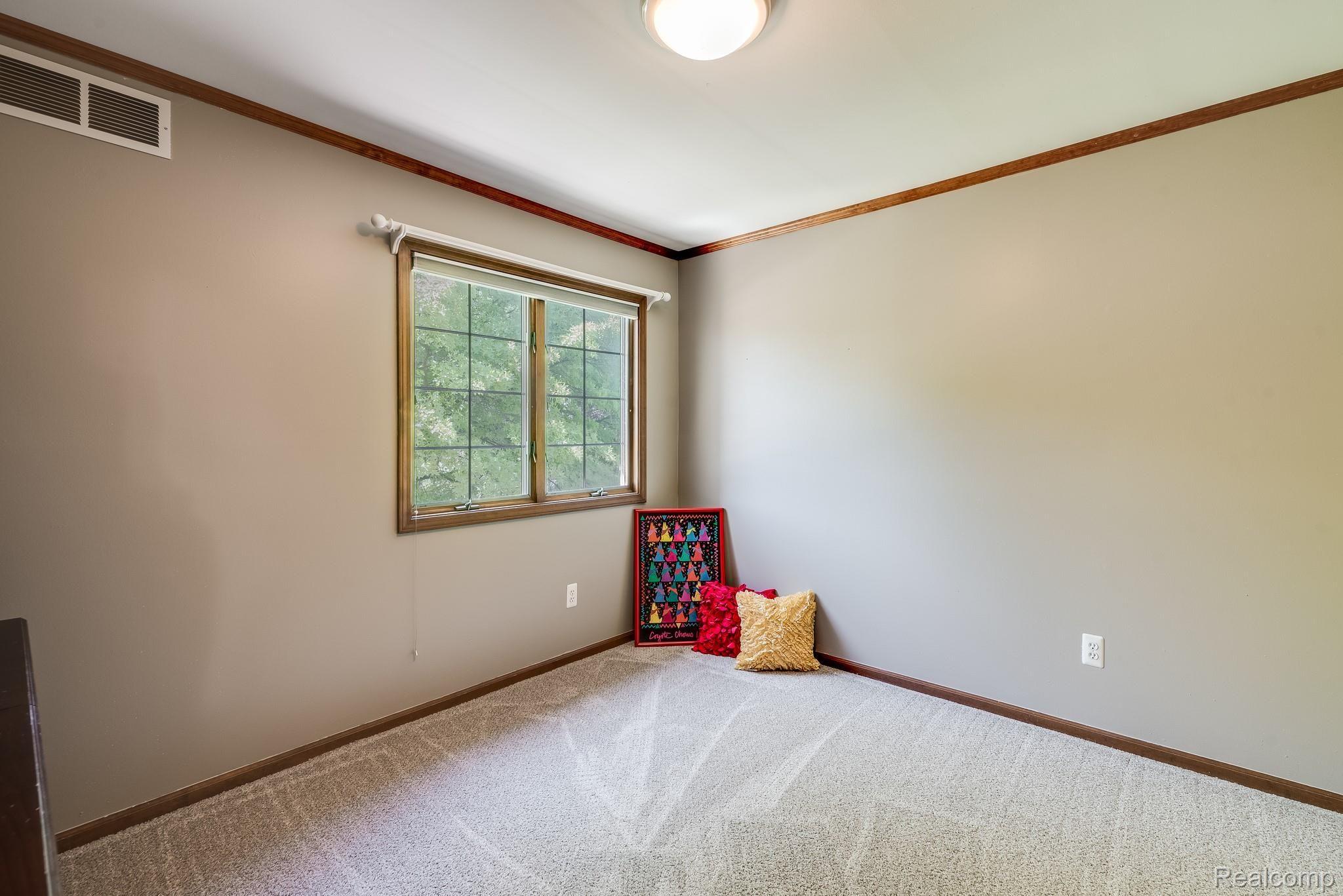 2373 Norton Road Rochester, MI 48307 - Photo 22 of 36 18.jpg