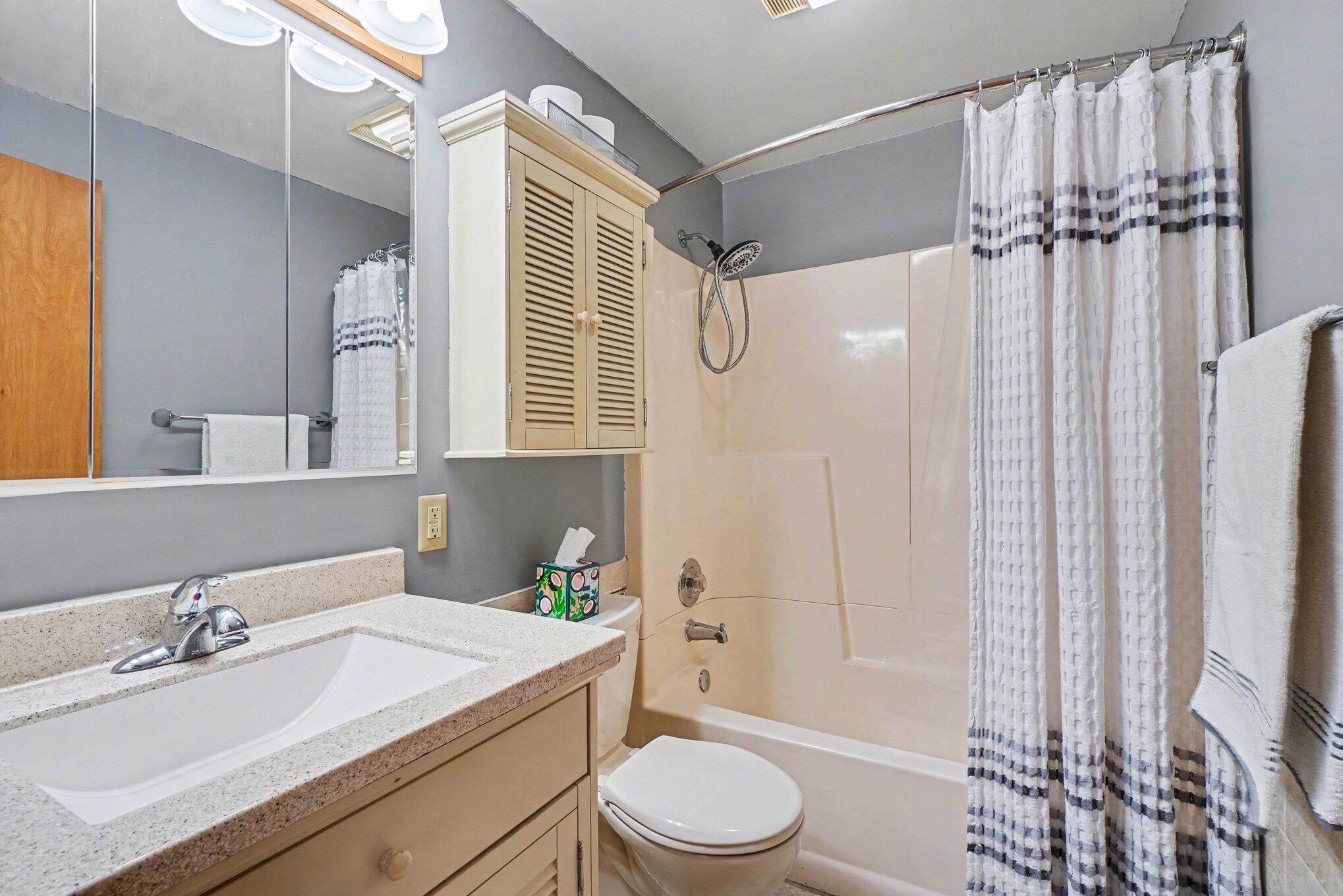 1297 North Old Mackinaw Road Cheboygan, MI 49721 - Photo 24 of 32 Full bath