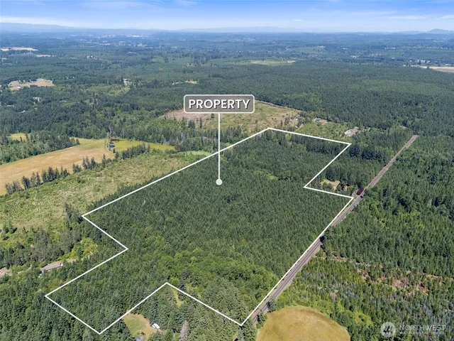 a view of a tennis court