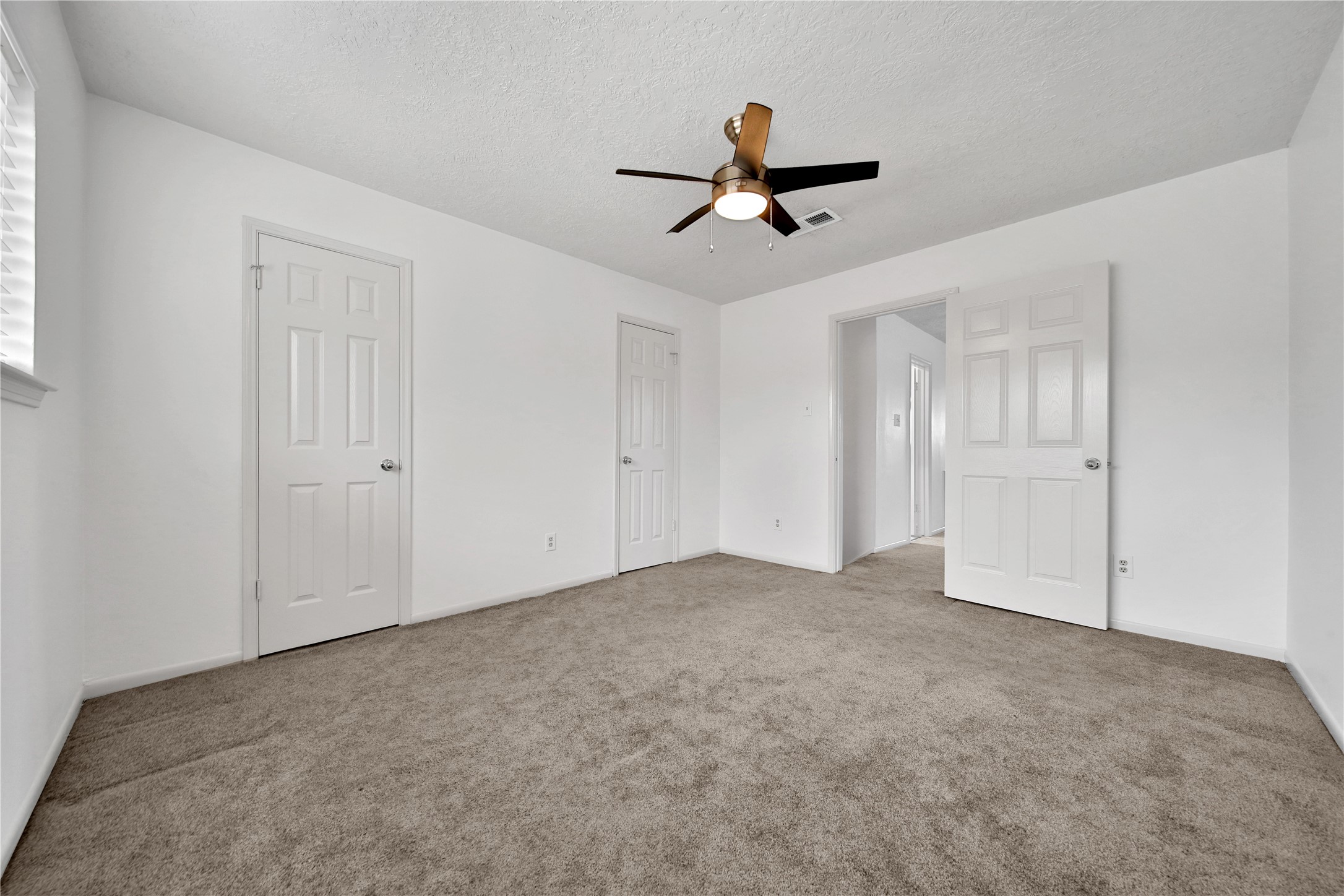 9411 Roos Road Houston, TX 77036 - Photo 31 of 41 a view of a big room with carpet