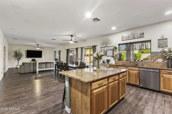 $899,995 | 2538 East Mine Creek Road, Phoenix, AZ 85024