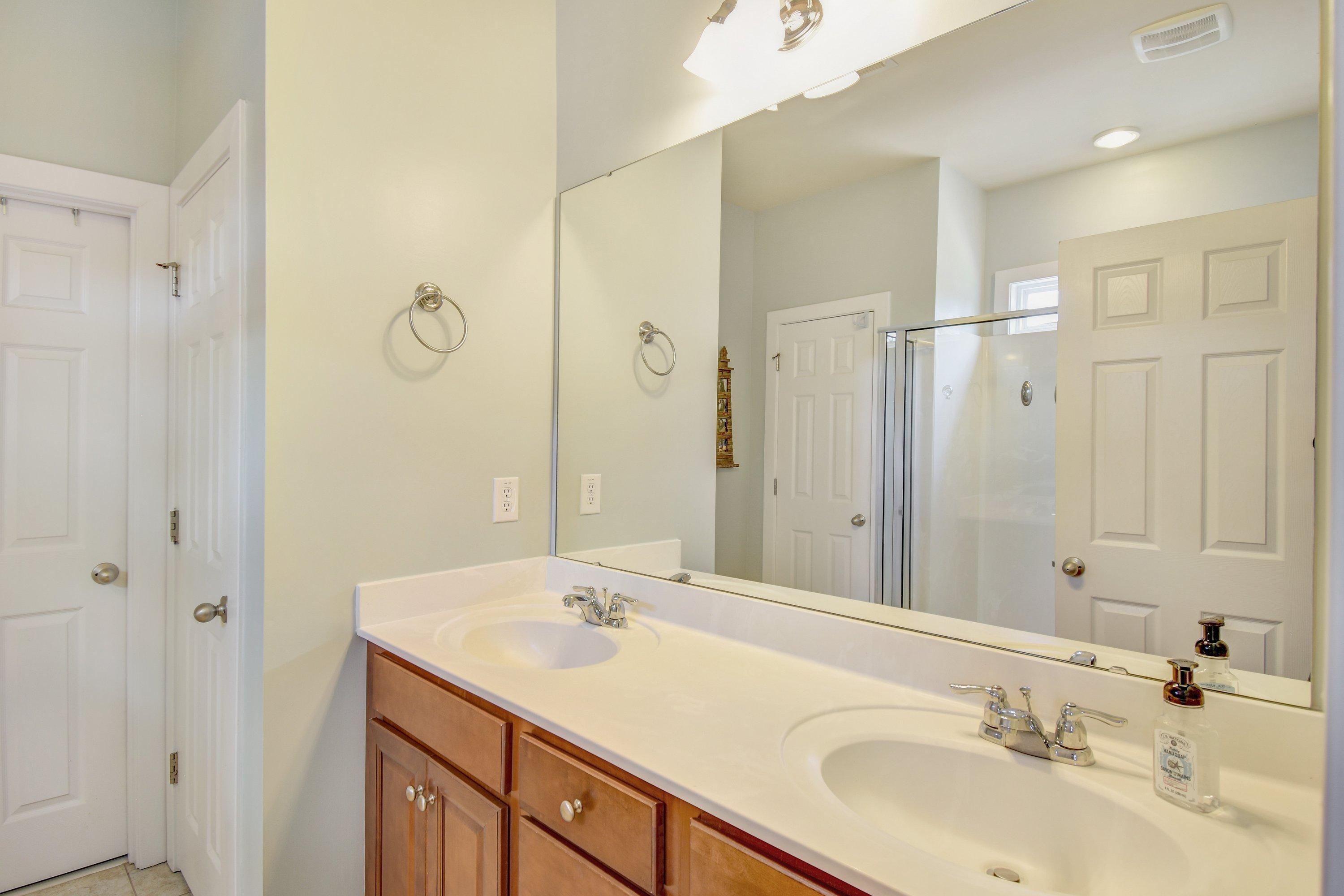 1409 Roustabout Way Charleston, SC 29414 - Photo 13 of 30 Master Bathroom