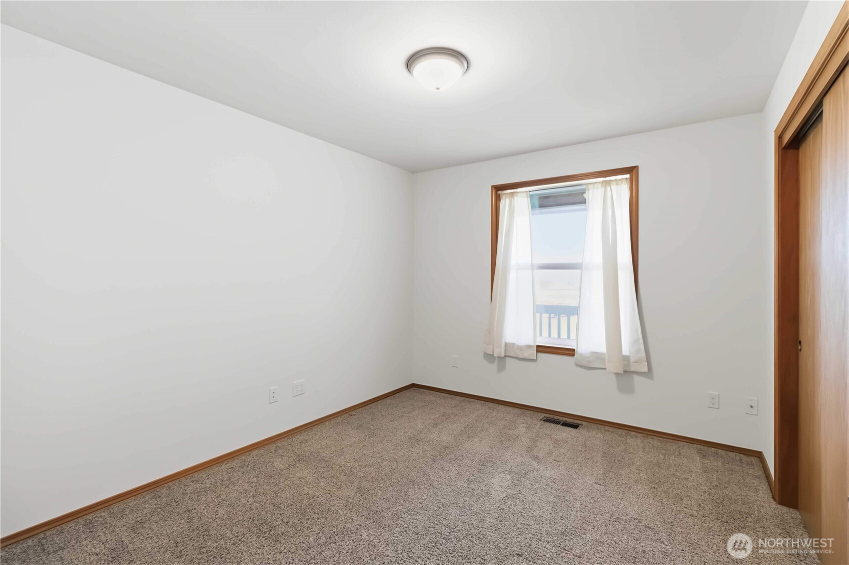 58 Alger Creek Heights Road Cathlamet, WA 98612 - Photo 19 of 40 an empty room with a window