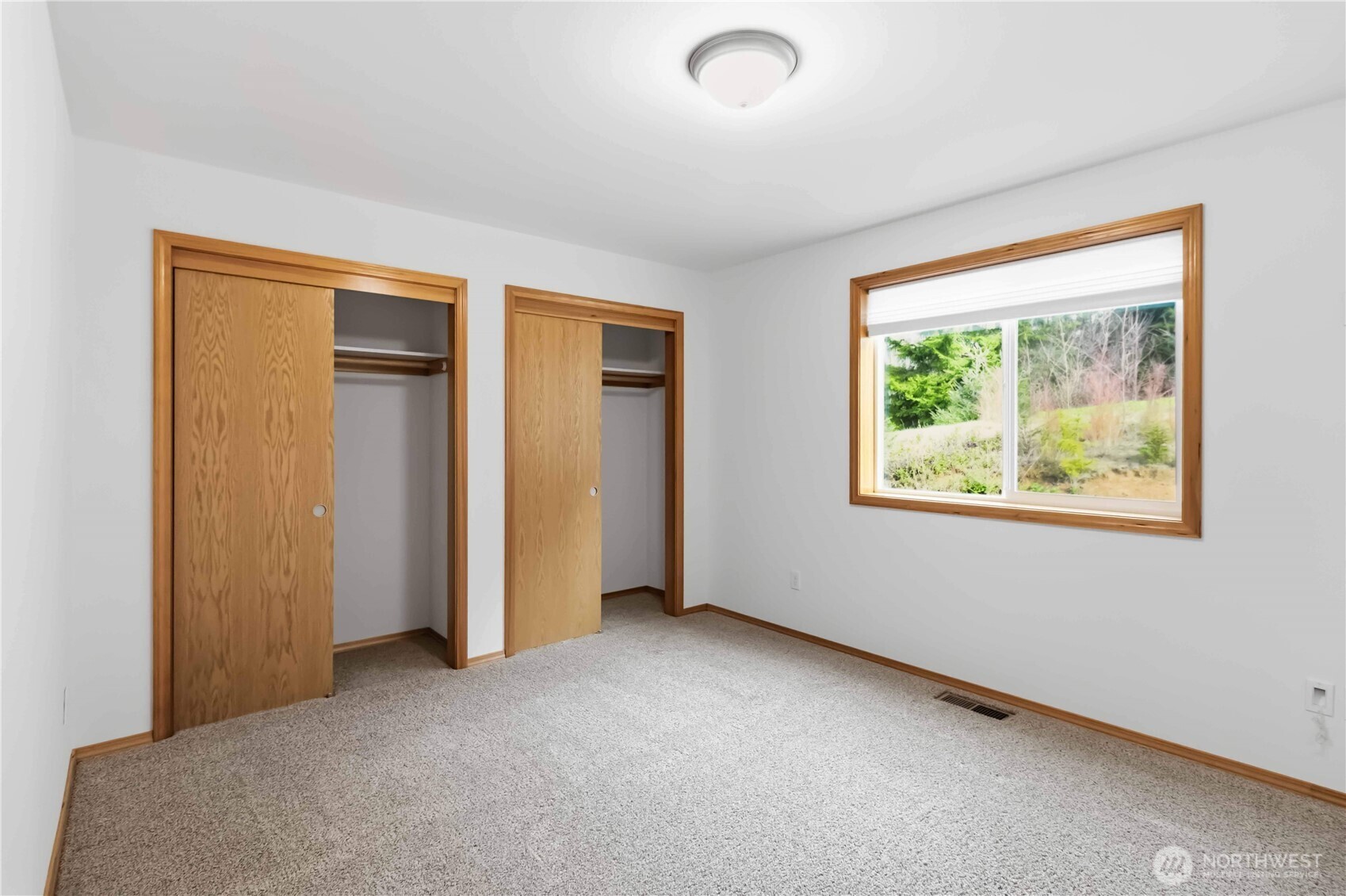 58 Alger Creek Heights Road Cathlamet, WA 98612 - Photo 21 of 40 an empty room with a window