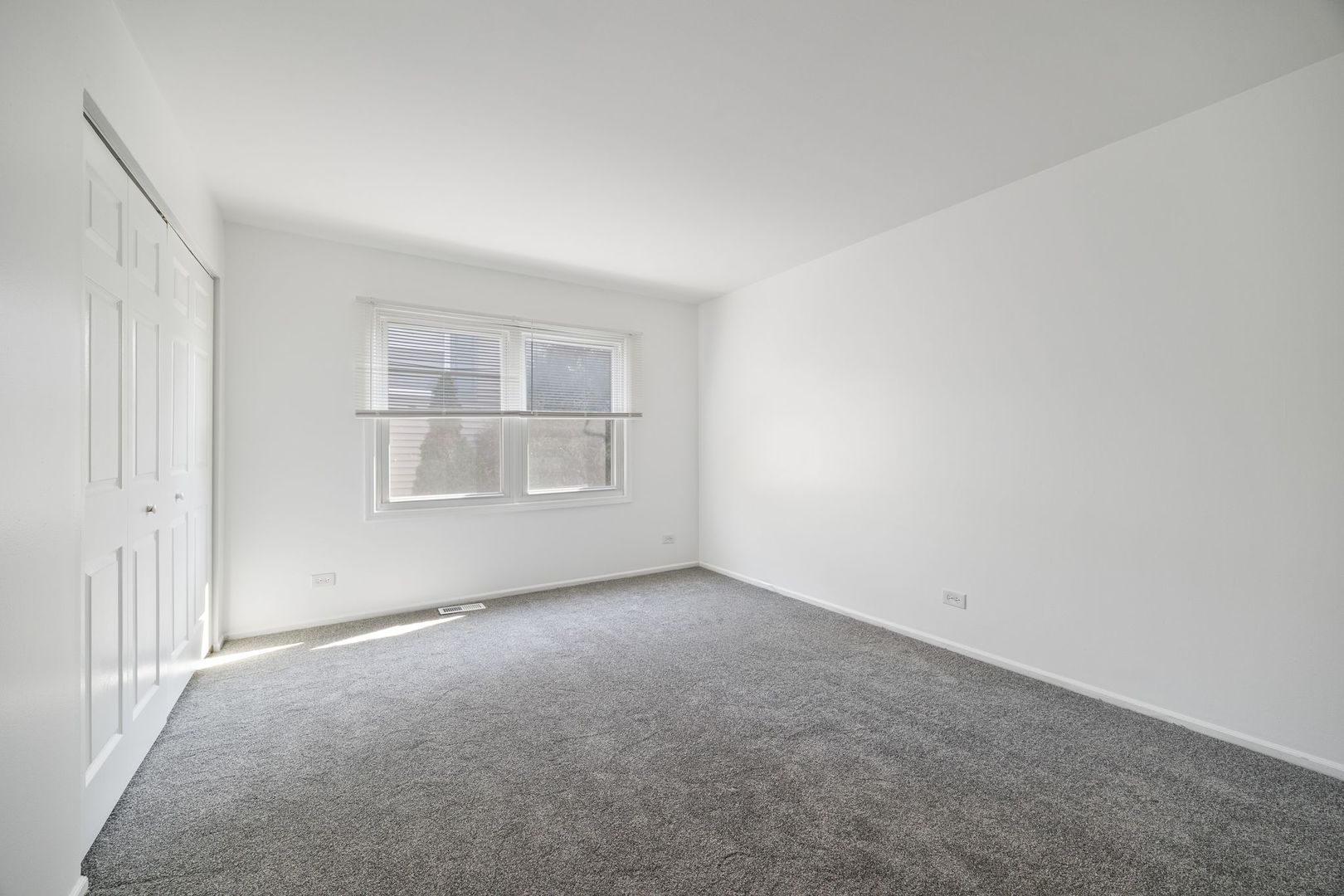 380 North Walnut Lane Schaumburg, IL 60107 - Photo 14 of 26