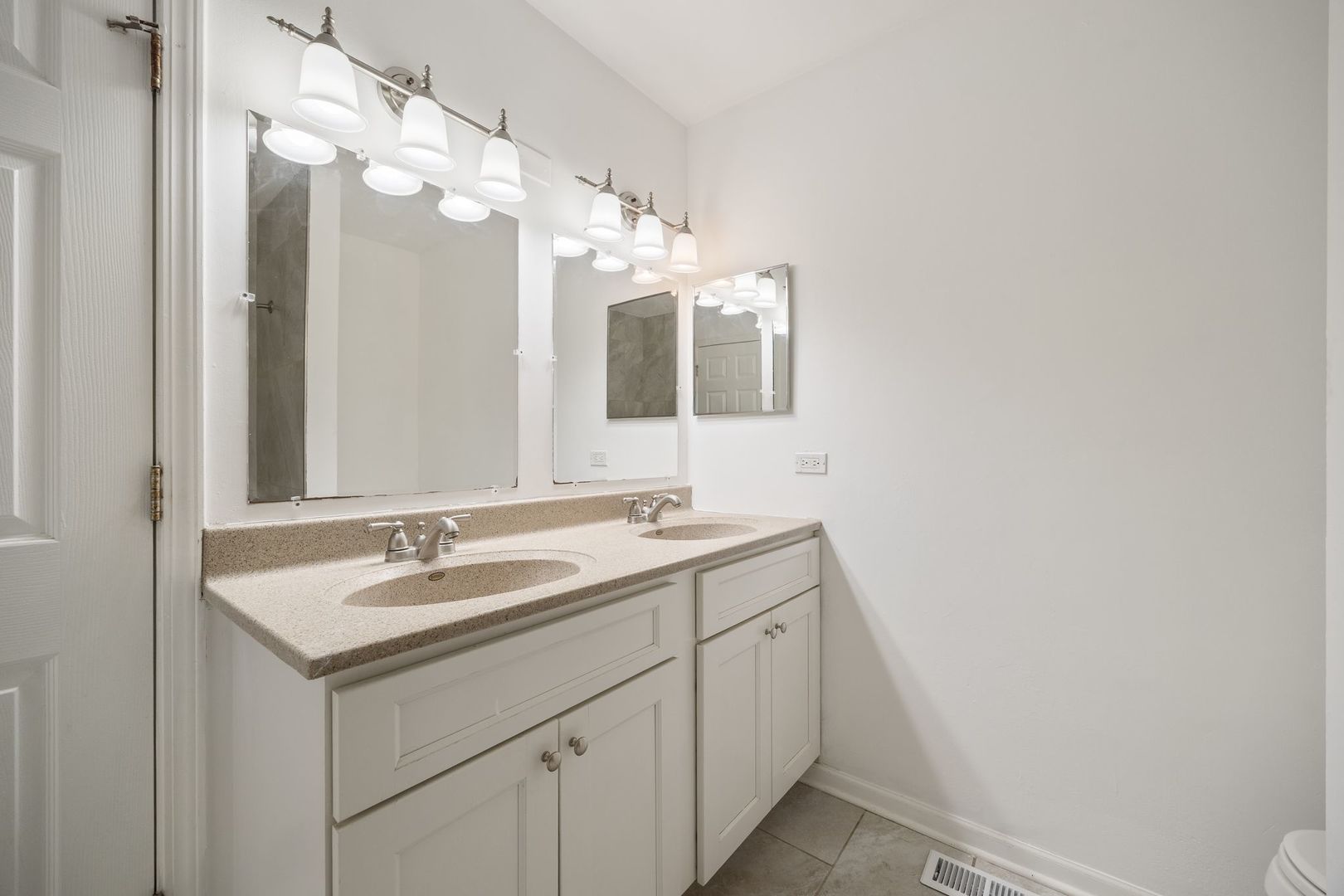 380 North Walnut Lane Schaumburg, IL 60107 - Photo 15 of 26