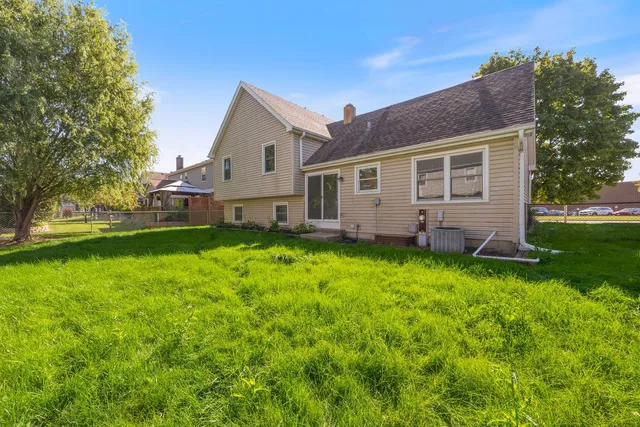 $3,150 | 380 North Walnut Lane, Schaumburg, IL 60107