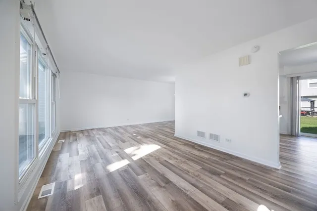 $3,150 | 380 North Walnut Lane, Schaumburg, IL 60107