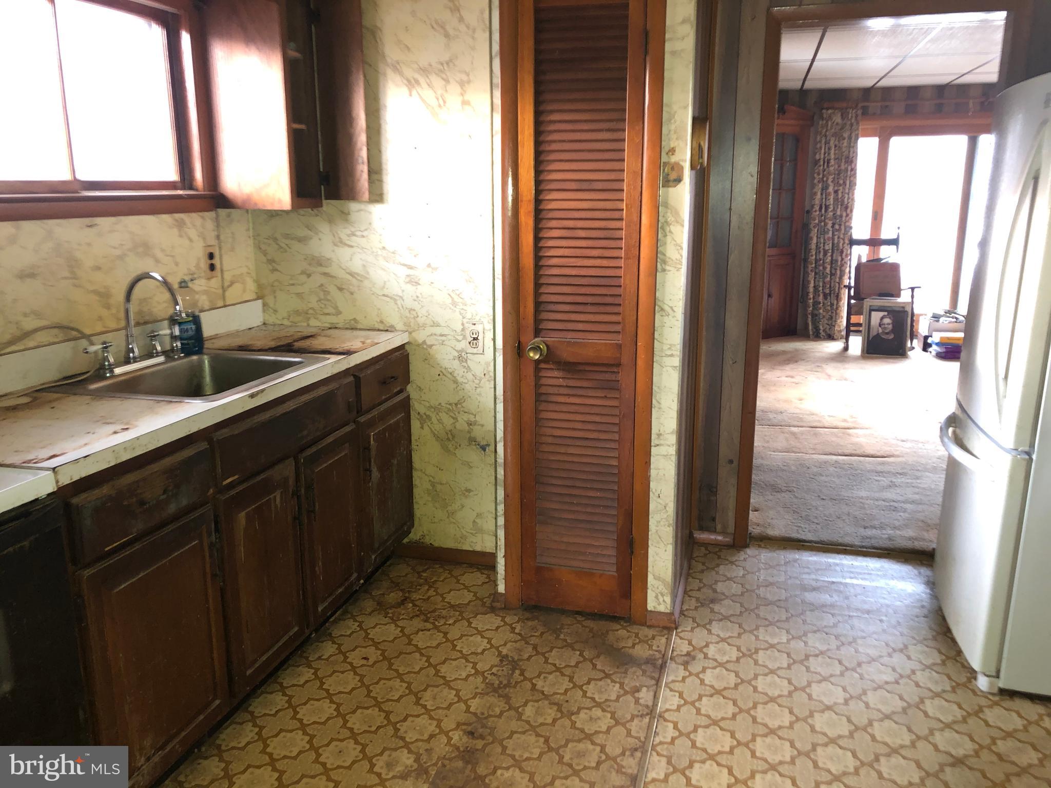 1890 Locust Road Pasadena, MD 21122 - Photo 10 of 23