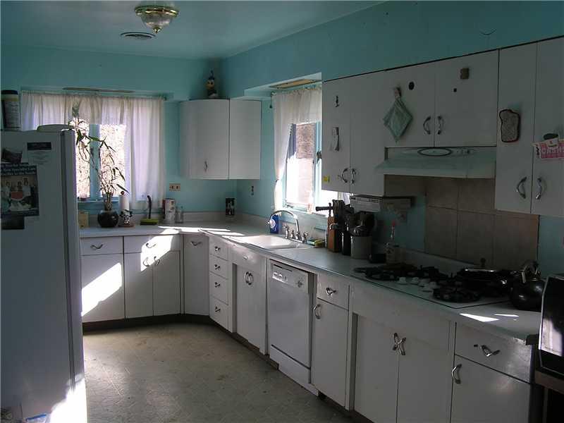 409 Stone Church Road Finleyville, PA 15332 - Photo 7 of 13 Kitchen.