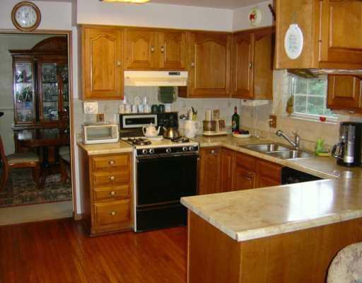 327 Inwood Road Pittsburgh, PA 15237 - Photo 3 of 8 Kitchen.