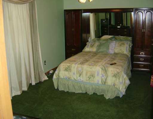 327 Inwood Road Pittsburgh, PA 15237 - Photo 8 of 8 Master Bedroom.
