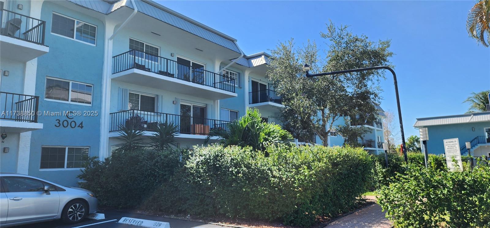 3004 Northeast 5th Terrace, Unit 214C Wilton Manors, FL 33334 - Photo 5 of 99 front view of a building