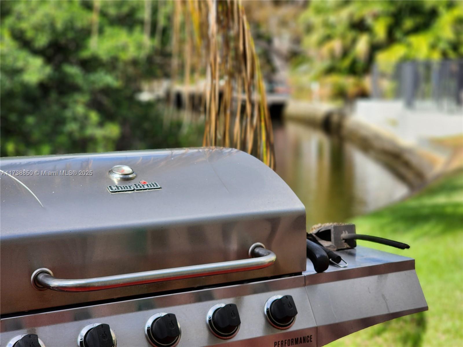 3004 Northeast 5th Terrace, Unit 214C Wilton Manors, FL 33334 - Photo 74 of 99 BBQ area