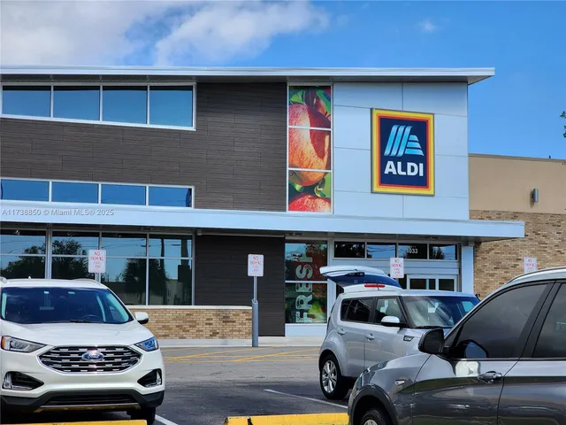 $235,000 | 3004 Northeast 5th Terrace, Unit 214C, Wilton Manors, FL 33334