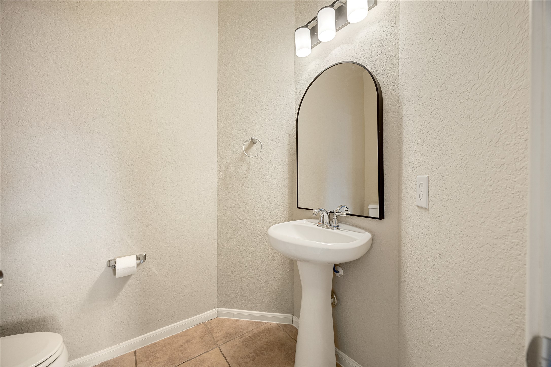 3526 Canvasback Lane Houston, TX 77047 - Photo 10 of 22 Convenient half bath located on the main level, featuring neutral finishes and a functional layout, perfect for guests and everyday use.