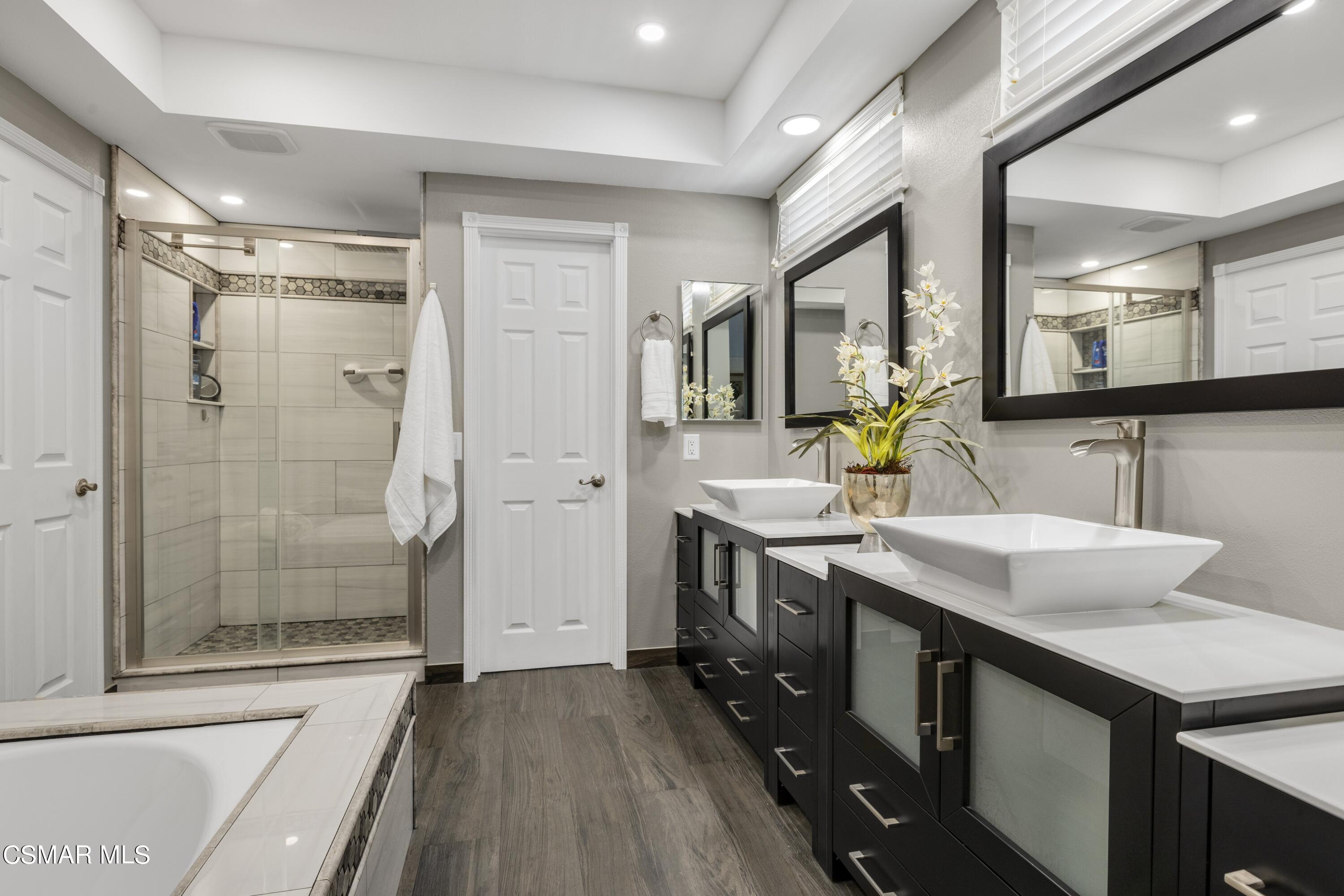 2992 Chippewa Avenue Simi Valley, CA 93063 - Photo 27 of 35 a bathroom with a sink and a mirror