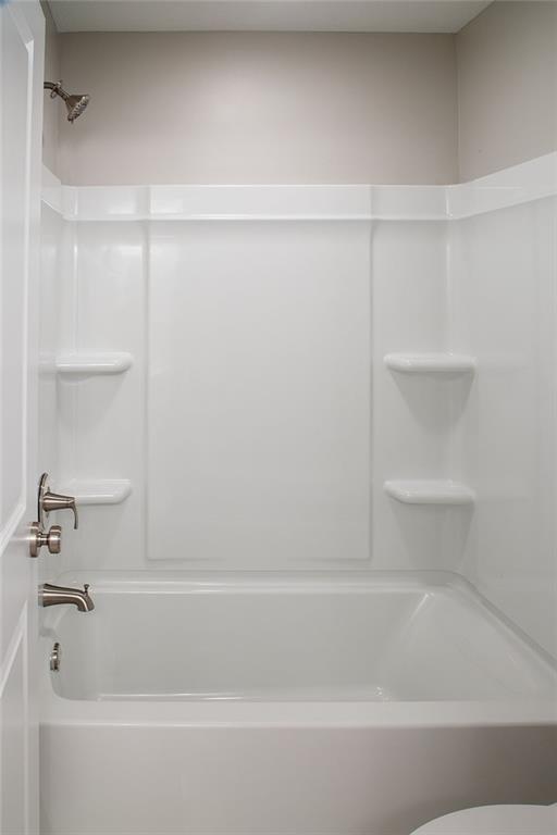 1070 Chapel Road Monaca, PA 15061 - Photo 15 of 24 a bathroom with a bathtub