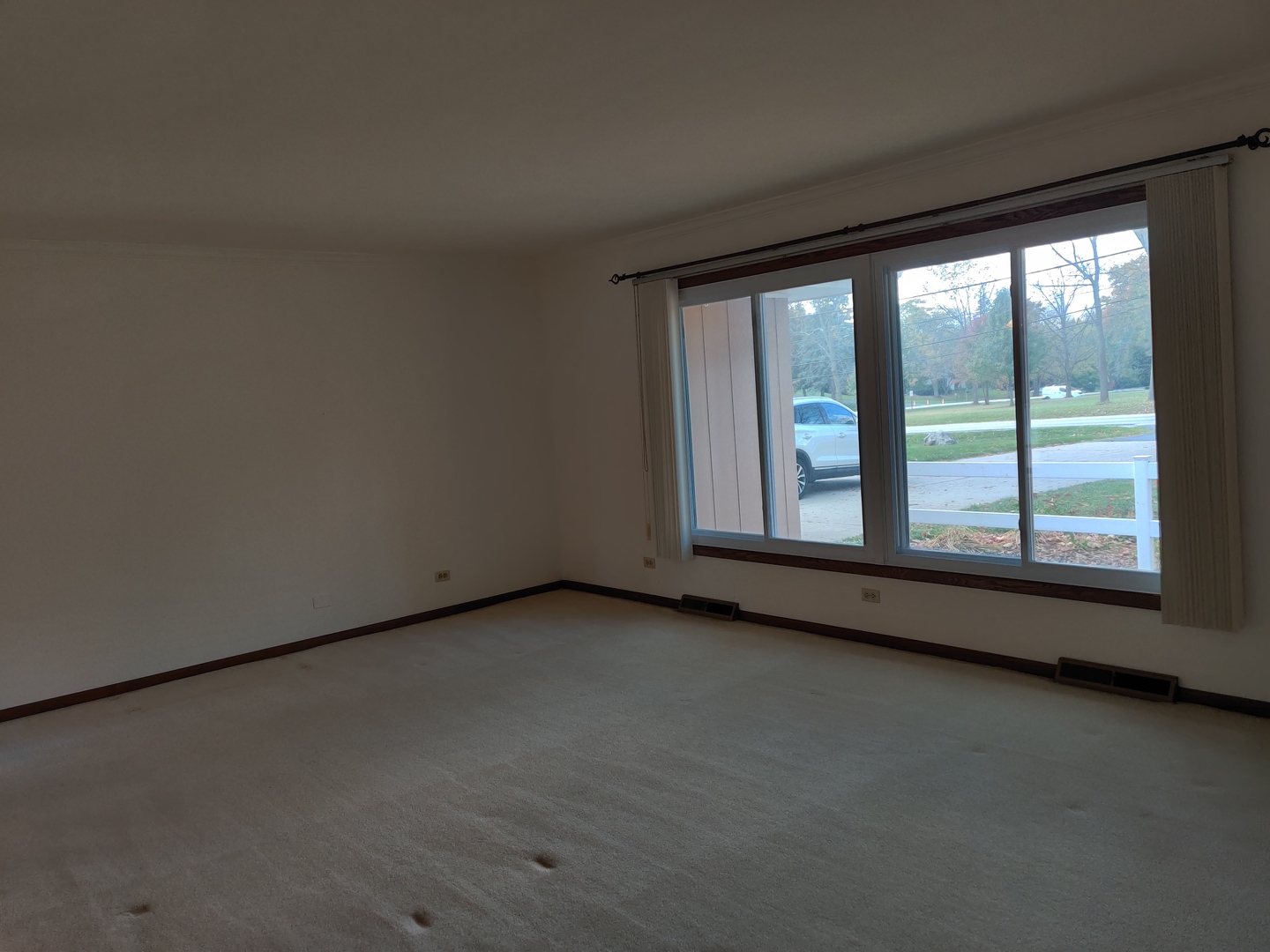 8N601 Stevens Road Elgin, IL 60124 - Photo 12 of 34 an empty room with large windows