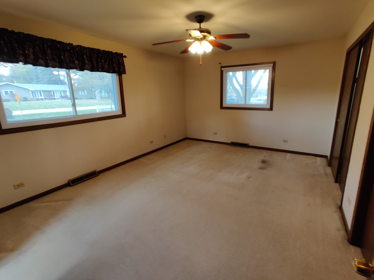 8N601 Stevens Road Elgin, IL 60124 - Photo 13 of 34 a view of a livingroom with a ceiling fan and window