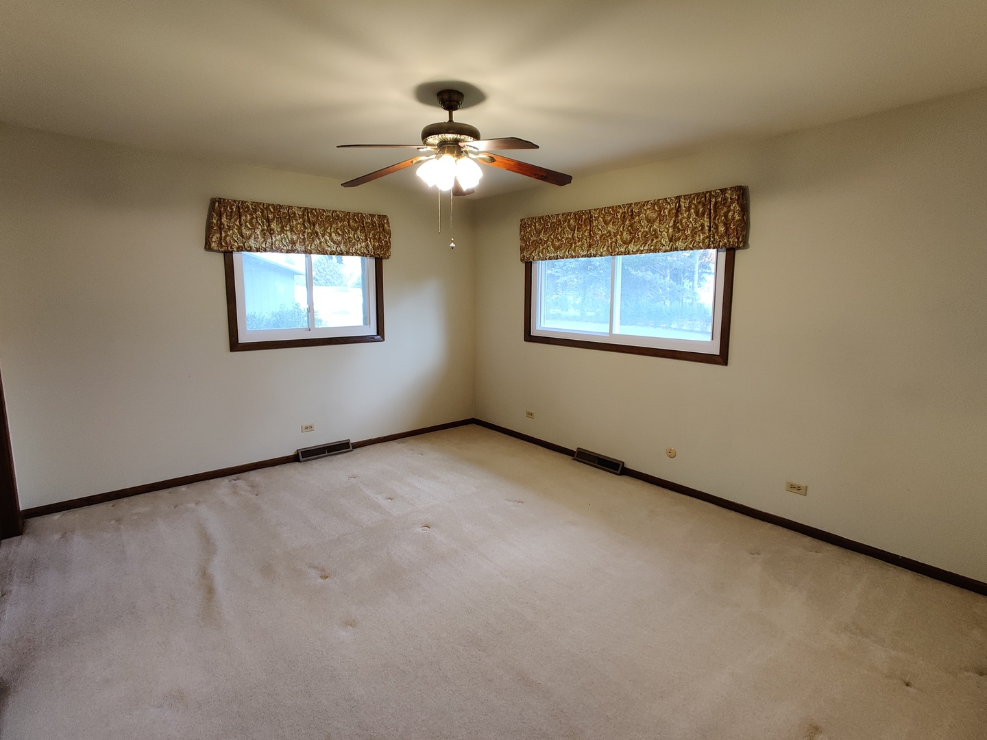 8N601 Stevens Road Elgin, IL 60124 - Photo 18 of 34 a view of an empty room with a window