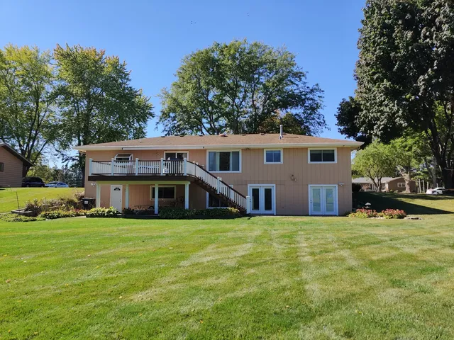 a view of a house with a yard