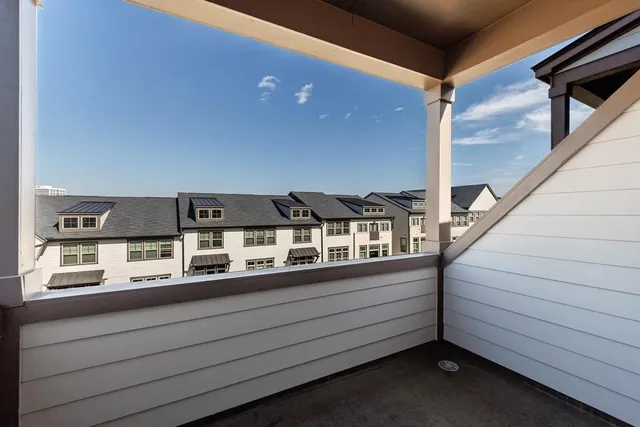 a building view with outdoor space