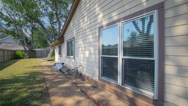 a view of backyard of the house
