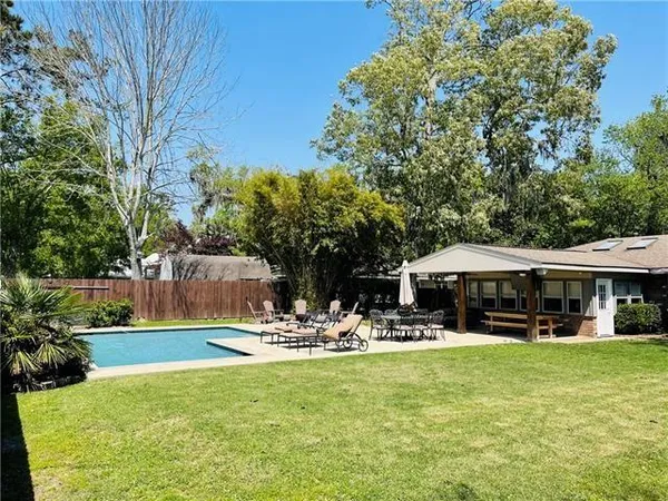 $525,000 | 230 Oak Lane, Mandeville, LA 70448